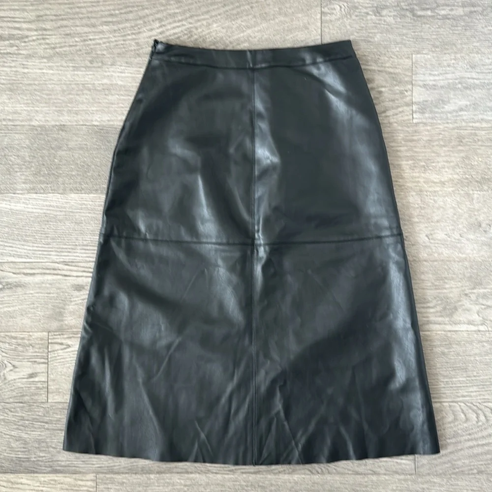 🌼WHO WHAT WEAR🌼 Black Vegan Leather Midi Skirt, Size 6